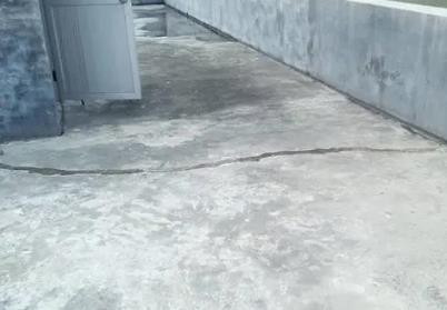 大竹楼顶漏水维修公司分享下如何解决卫生间隐蔽部位漏水的问题?