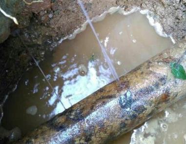 大竹楼顶渗水维修公司分享下地暖漏水的原因及检测方法。